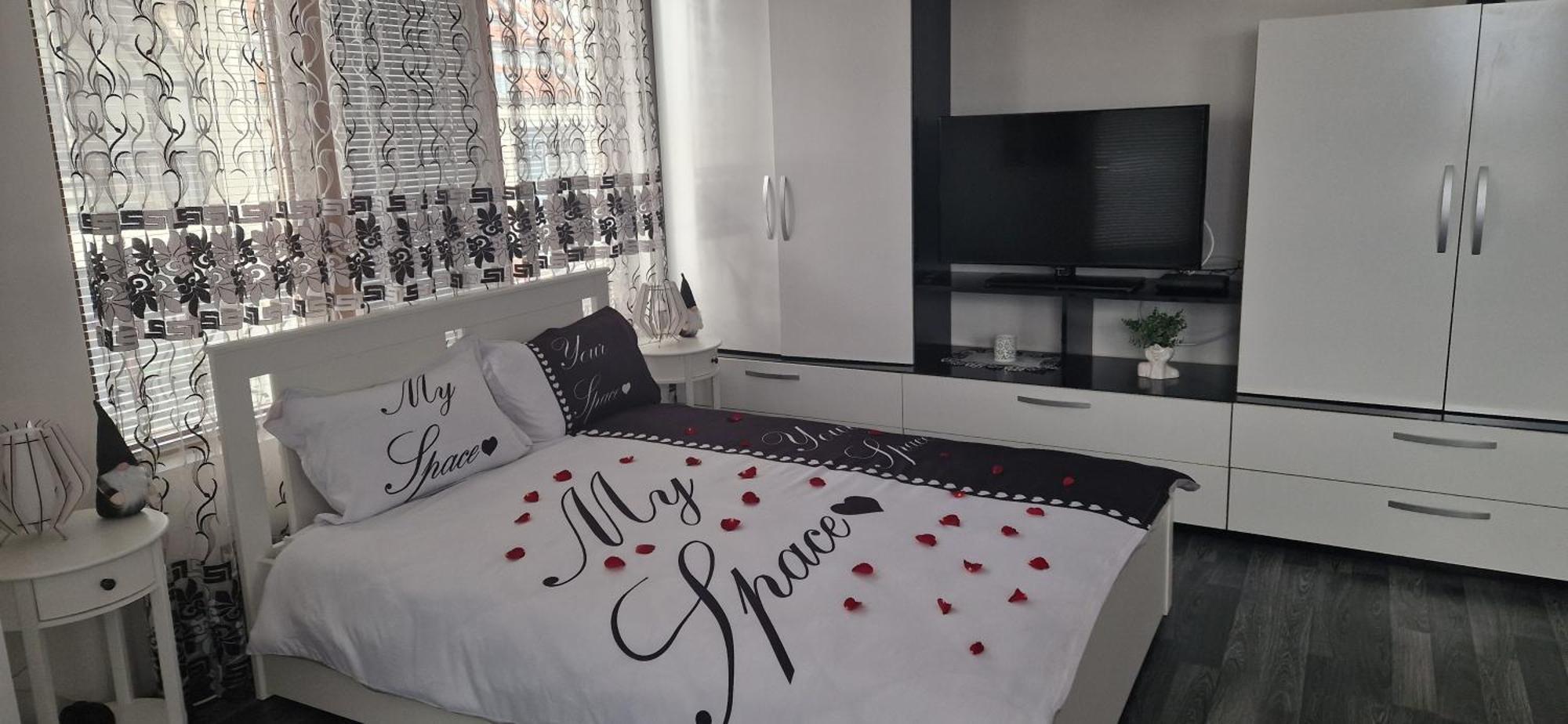 Black And White Apartment Karlovo Kültér fotó