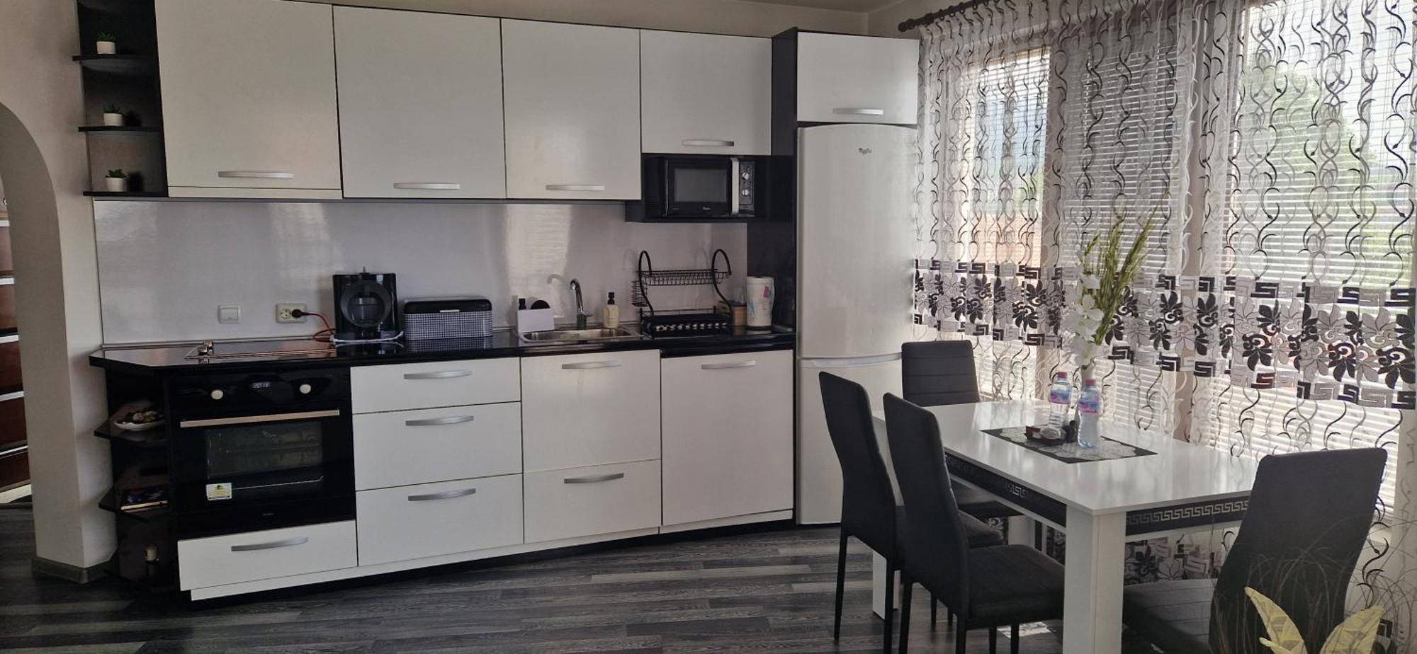 Black And White Apartment Karlovo Kültér fotó